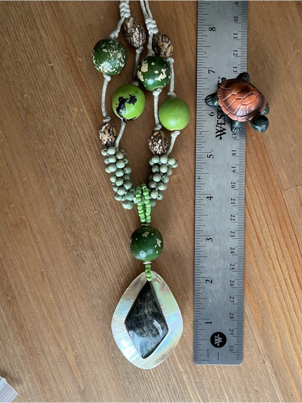 Calamansi Handcrafted artisan necklace beads mother-of-pearl pendant shell - Picture 7 of 10